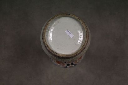 CHINE - Japon 
Porcelain vase with flared...
