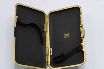 JAPON 
CHINA. Small metal box decorated with...