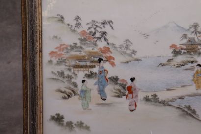 JAPAN. Porcelain plate painted with geisha...