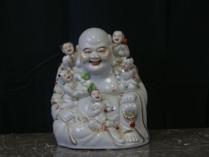CHINE. 
Buddha with children in white porcelain....