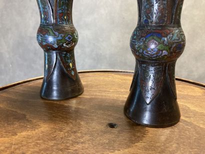 ASIE
Pair of Gu-shaped vases in brown patinated...