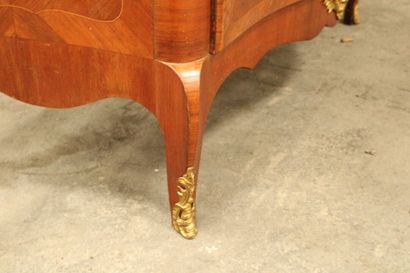 Commode Style Louis XV
Commode en marqueterie...