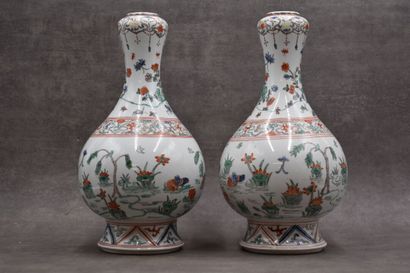 CHINA. Pair of white porcelain vases decorated...
