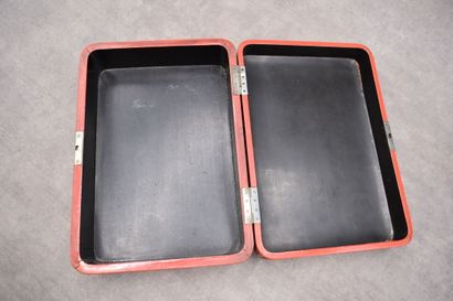 JAPON. 
Red lacquer and shibayama covered...