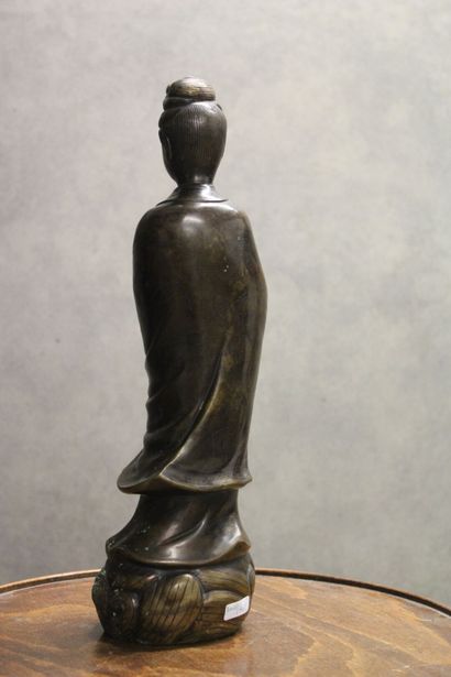 CHINA. Divinity in bronze with brown patina...