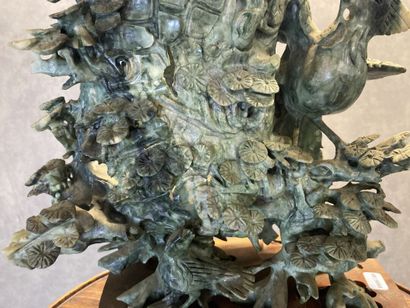 CHINE 
Cache pot carved out of hard stone...