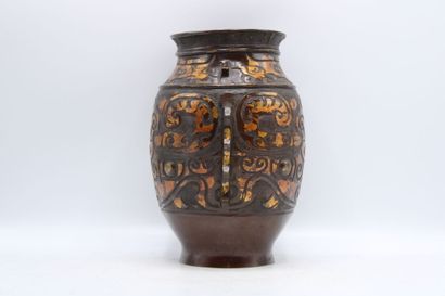 CHINA. Copper vase with incised geometric...