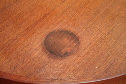 SCANDINAVIE. Table and its 4 chairs in stained...