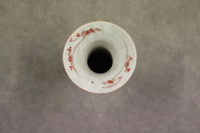 CHINE - Japon 
Porcelain vase with flared...