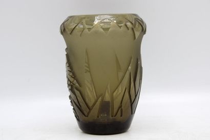 MULLER 
MULLER. Multi-layer vase decorated...