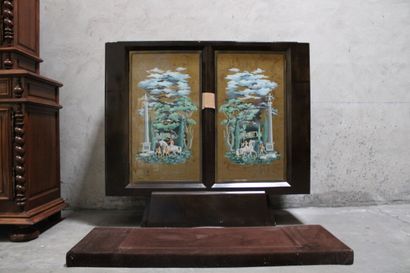 Buffet
Lacquered wood cabinet opening by...