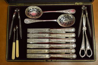 Ménagère en métal argenté et argent ajouré...