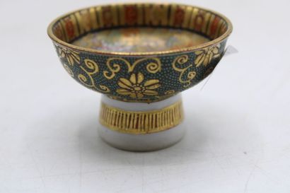 CHINE. 
Small porcelain dish with polychrome...