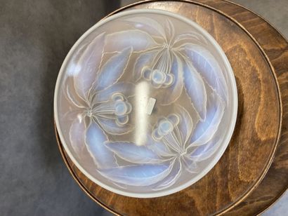 LALIQUE (dans le goût) 
G. VALLON. Circular...