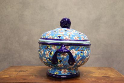 LONGWY model Florence. Soup tureen in cloisonné...