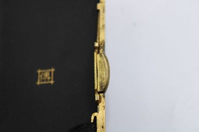 JAPON 
CHINA. Small metal box decorated with...