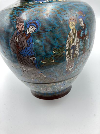 CHINE 
Vase in cloisonné enamels on bronze...