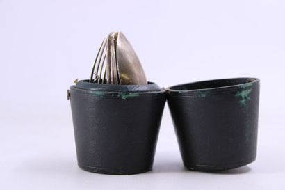 Couverts de voyage pliants comprenant: une...
