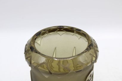 MULLER 
MULLER. Multi-layer vase decorated...