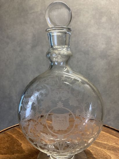 BACCARAT. Carafe gourd with liquor out of...