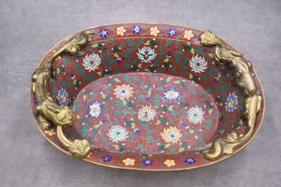 CHINE. 
Cup in bronze and cloisonné enamels,...