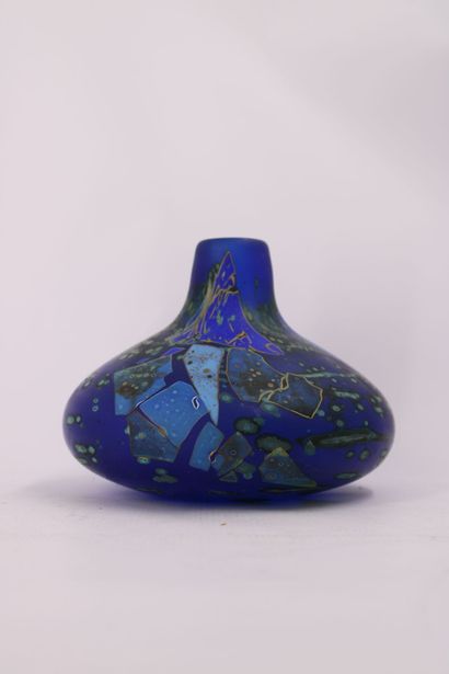 Louis LELOUP (born in 1929). Vase in blue...
