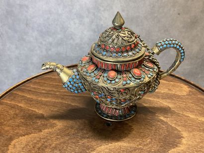 TIBET 
Metal teapot (silver ?) decorated...