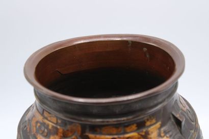 CHINA. Copper vase with incised geometric...