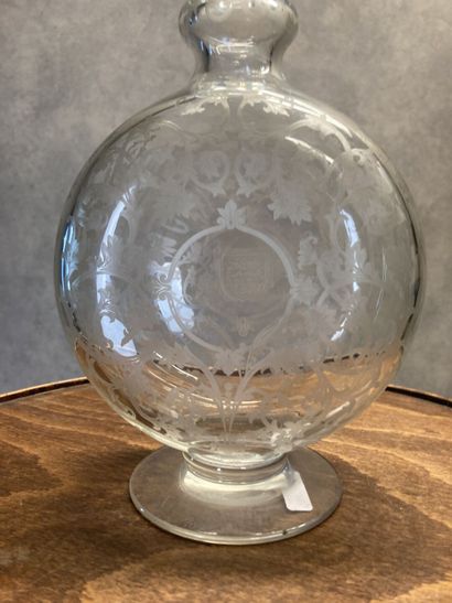BACCARAT. Carafe gourd with liquor out of...