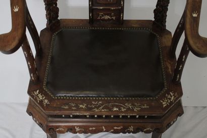 CHINE
Armchair in natural wood with hexagonal...