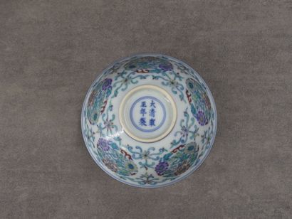 CHINA. Porcelain rice bowl decorated with...