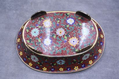 CHINE. 
Cup in bronze and cloisonné enamels,...