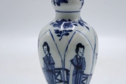 CHINA. Porcelain soliflore vase with blue...