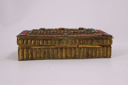 Meeting of two gilded brass boxes. Dimensions:...
