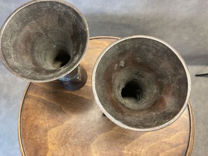 ASIE
Pair of Gu-shaped vases in brown patinated...