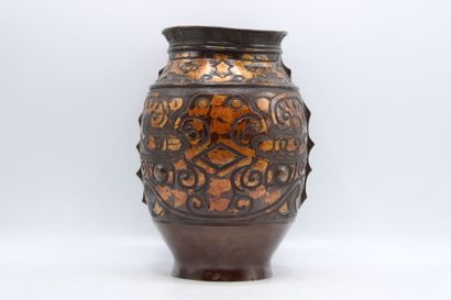CHINA. Copper vase with incised geometric...