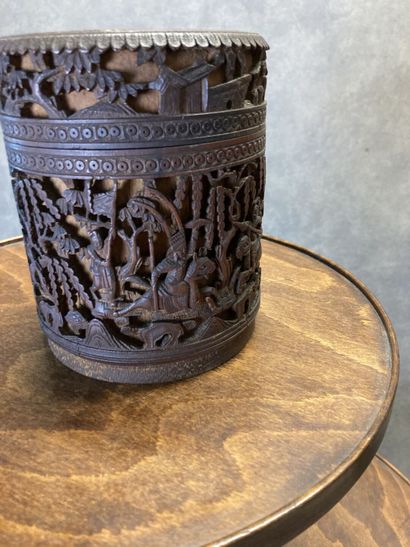 CHINA. Meeting of two covered pots in carved...