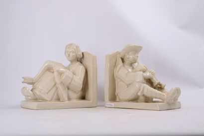 Attribué à HENRIOT. 
Pair of bookends in...