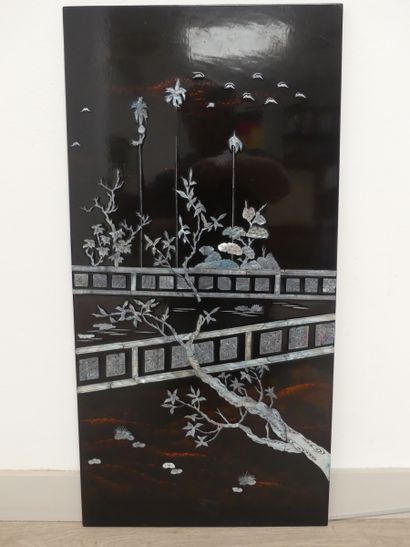 VIETNAM. Suite of 4 lacquered wood panels...