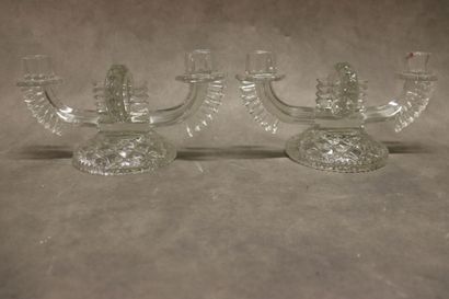 Lot comprenant :
Pair of candlesticks out...