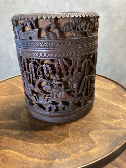 CHINA. Meeting of two covered pots in carved...