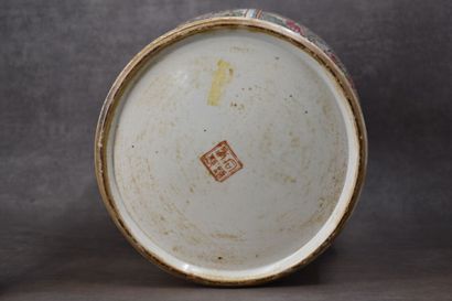 CHINA. Pink family. Covered pot in polychrome...