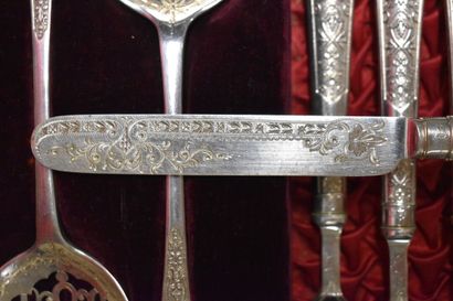 Ménagère en métal argenté et argent ajouré...
