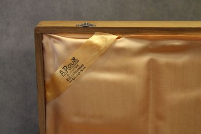 ERCUIS. Ménagère en métal argent comprenant...