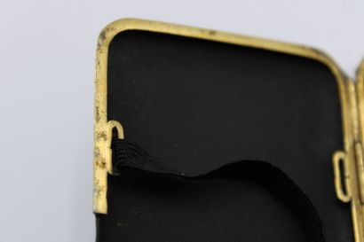 JAPON 
CHINA. Small metal box decorated with...