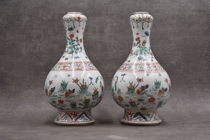 CHINA. Pair of white porcelain vases decorated...