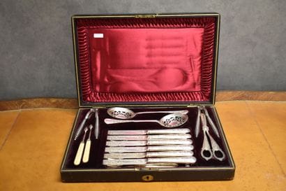 Ménagère en métal argenté et argent ajouré...
