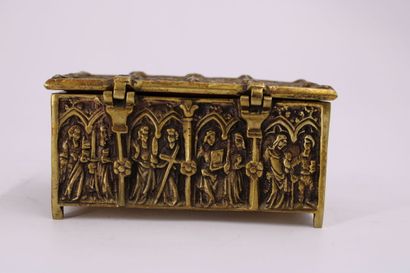 Meeting of two gilded brass boxes. Dimensions:...