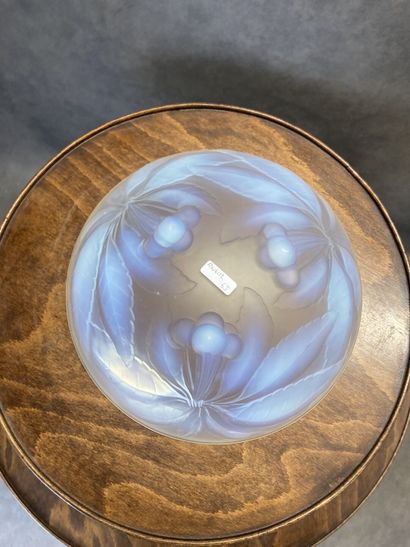 LALIQUE (dans le goût) 
G. VALLON. Circular...