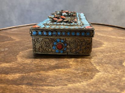 TIBET 
Metal box (silver ?) with filigree...